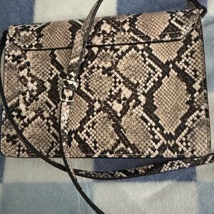 H&M Crossbody w/ long strap Brand New Animal print beautiful trendy❤️